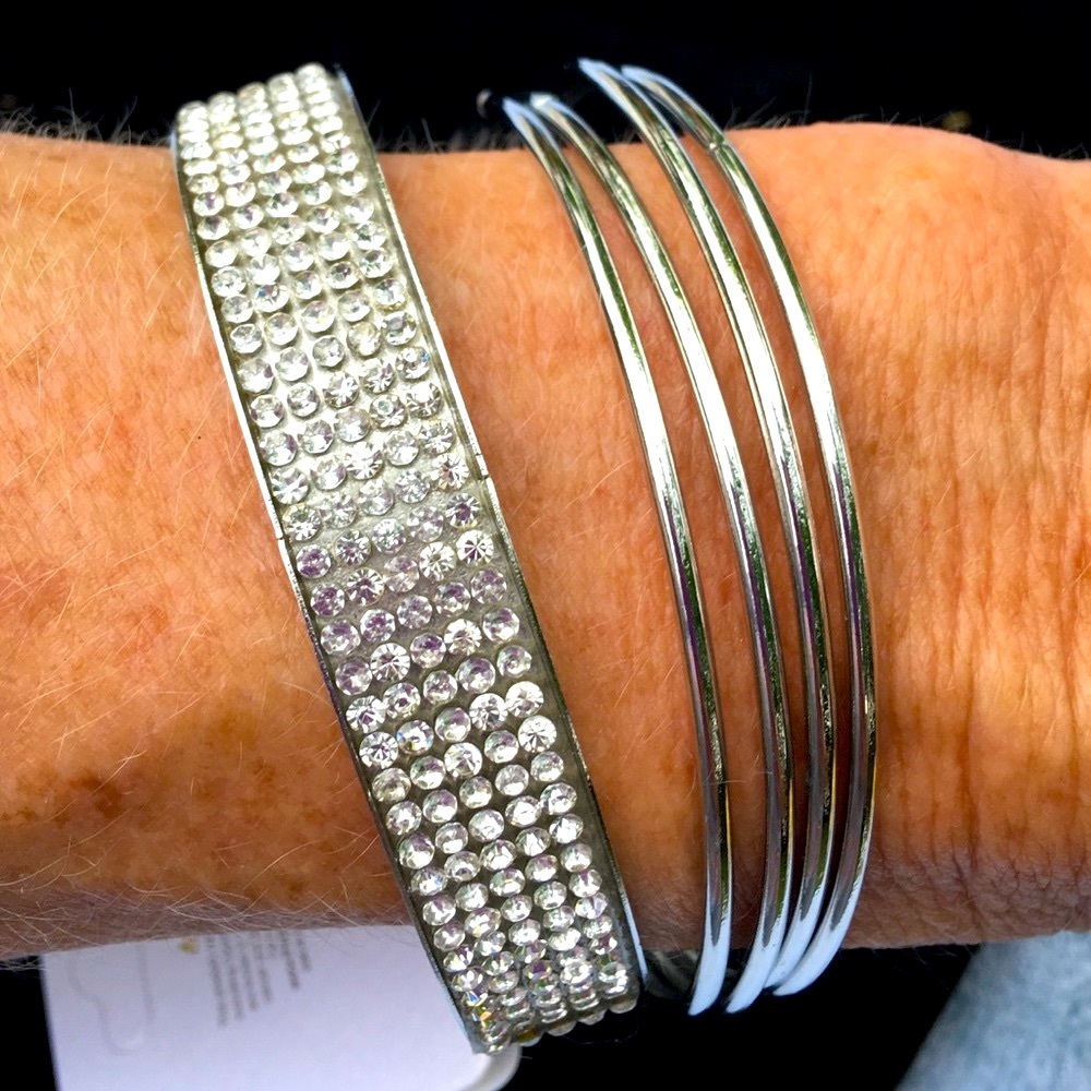 Set of 5 bracelets. 4 Thin & 1 Rhinestone bangles